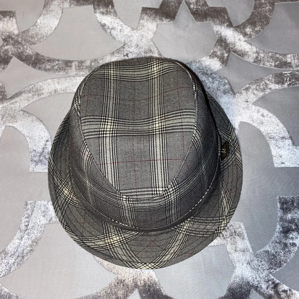 Hat - Picture 2 of 6